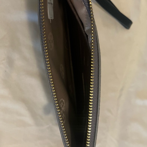 Women’s navy wristlet - Picture 3 of 6